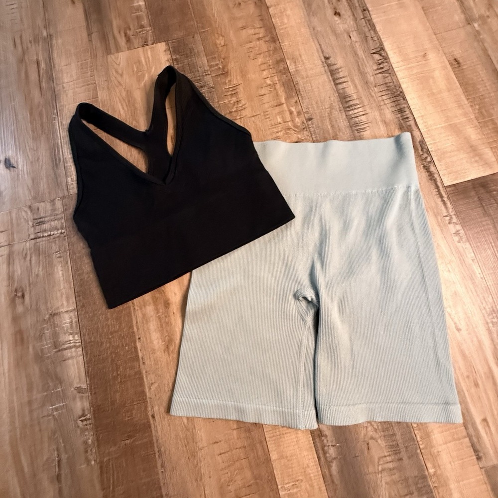Gilly Hicks High Wasted Shorts And Sports Bra Set Sz XS